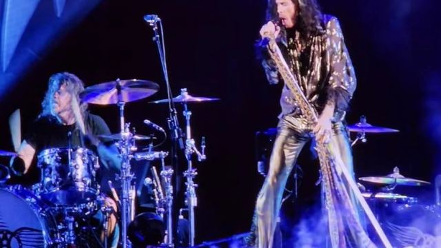 Aerosmith retorna aos palcos com Dave Grohl na bateria; veja vídeos