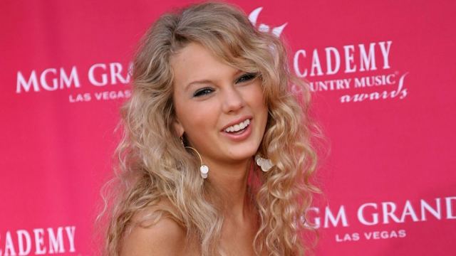 Um brinde aos 20 anos de ‘Taylor Swift’