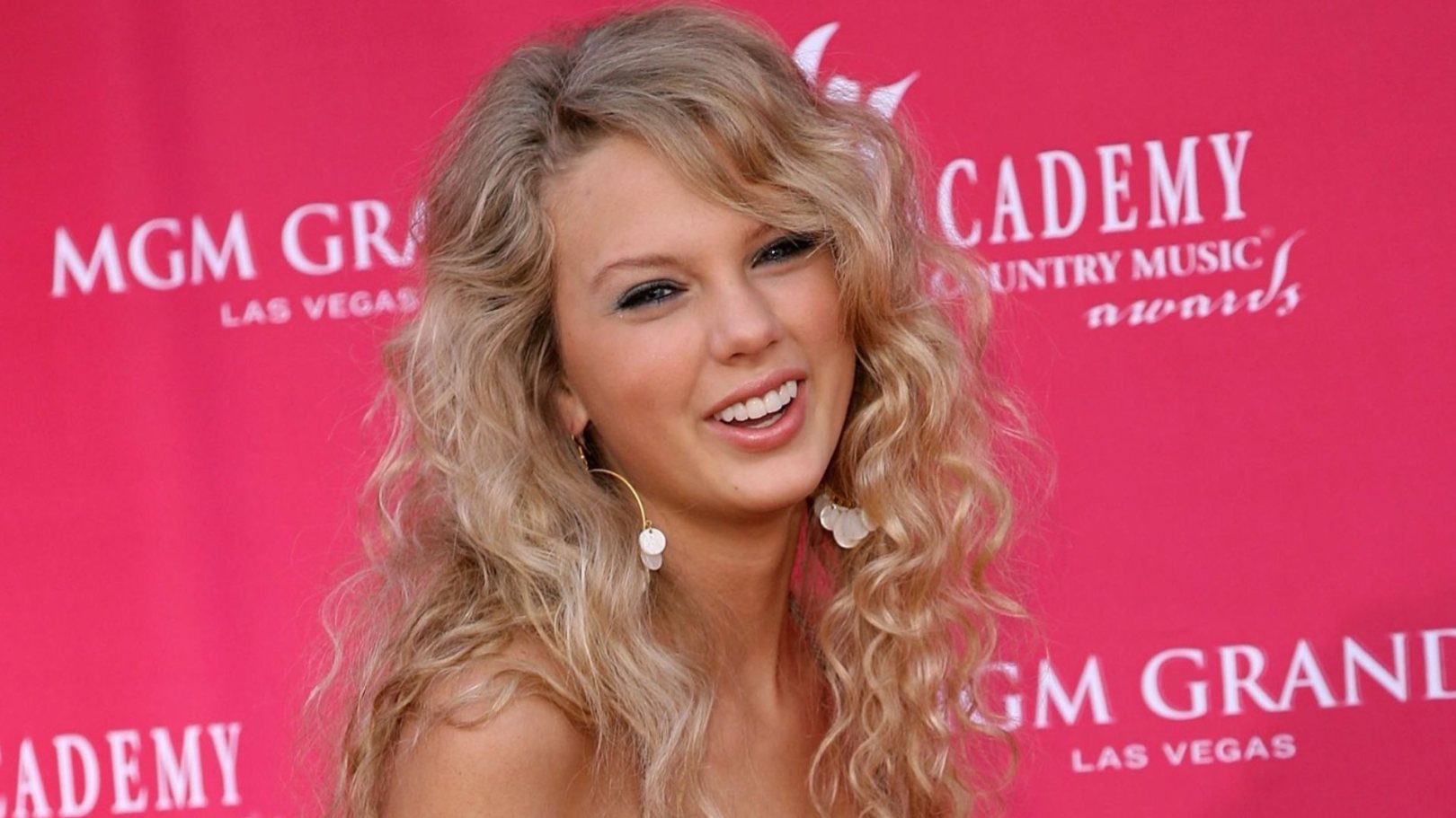 Um brinde aos 20 anos de ‘Taylor Swift’