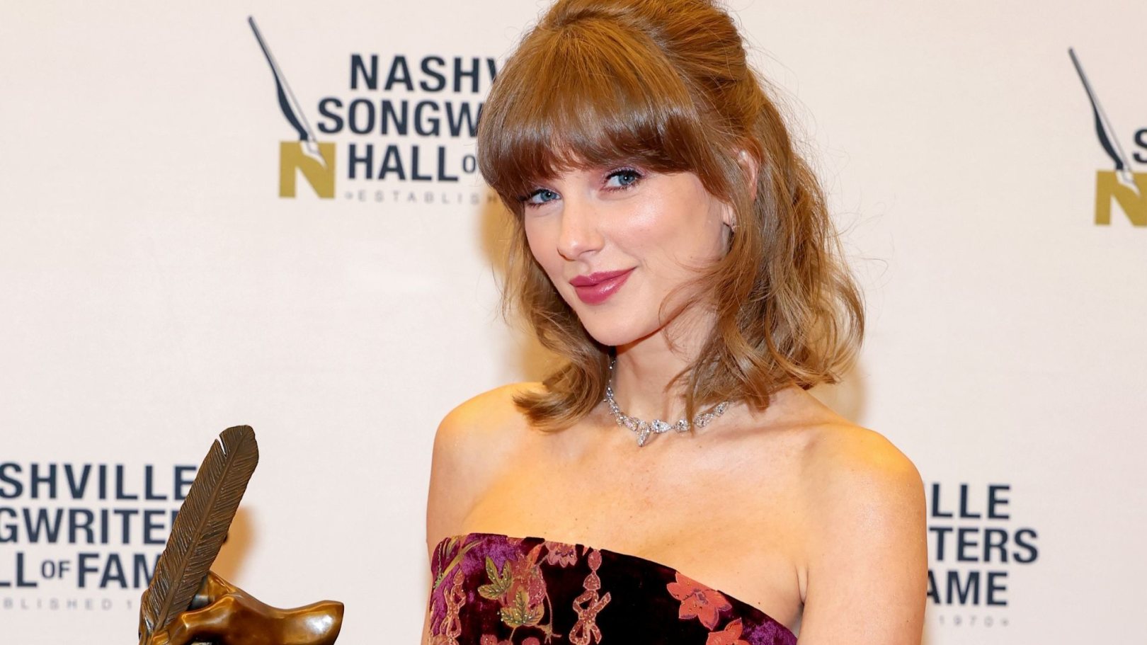Taylor Swift é incluída no Hall da Fama dos Compositores de Nashville: ‘Não existe comunidade musical como esta’